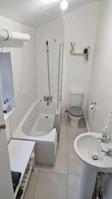 Apartment Stylish 1 Bed Flat With En-Suite London