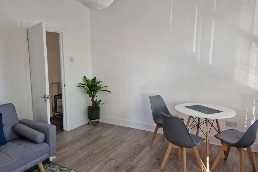 Apartment Stylish 1 Bed Flat With En-Suite London